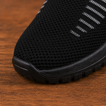 Breathable  Elastic Closure Sneakers