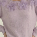 Sweater with floral design and round neckline